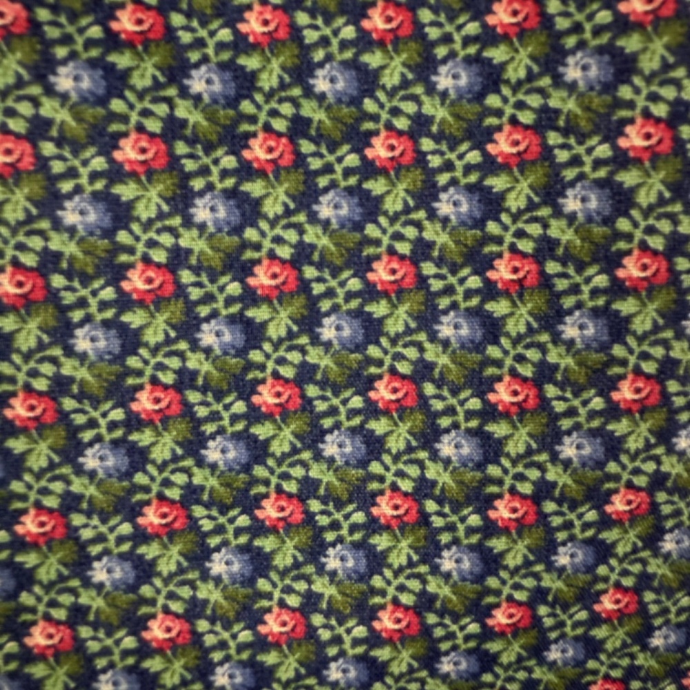 Crisp New Cotton Fabric 2 yds Pink Cabbage Roses on Blue Calico Quilting Quilt - Picture 11 of 12